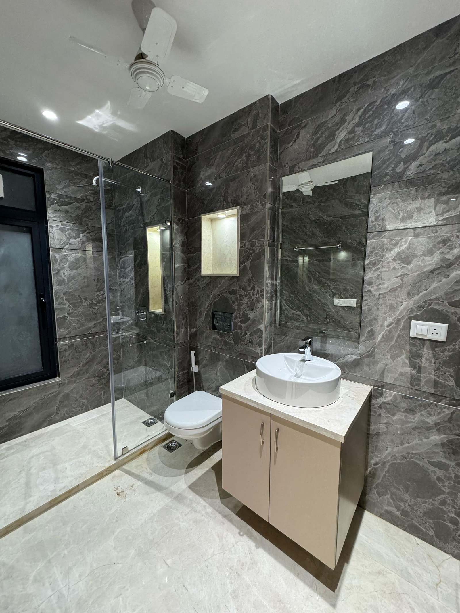 4BR, DLF Phase 1, G block available for rent